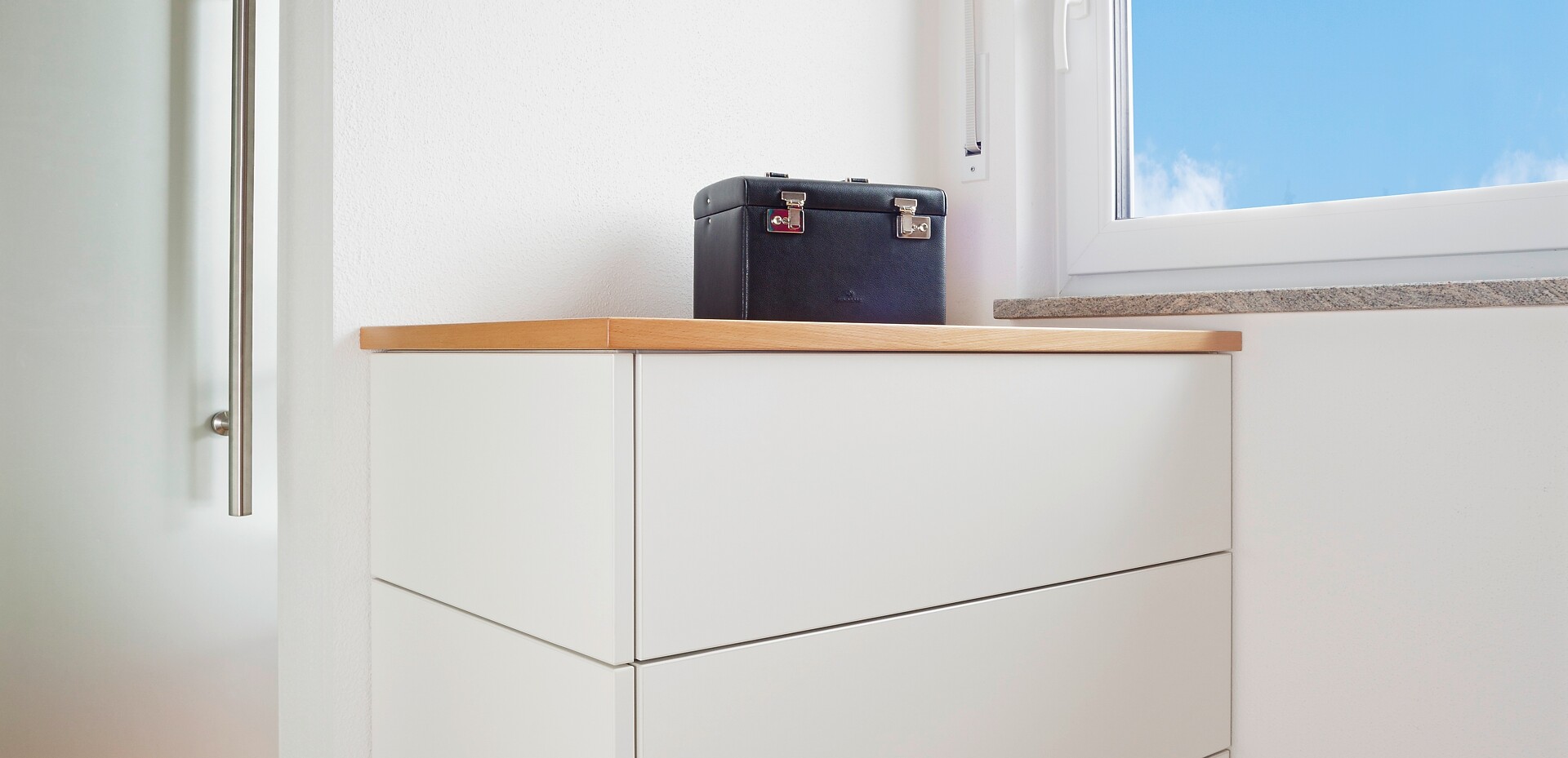 Schubkastenblock in einer Ankleide.